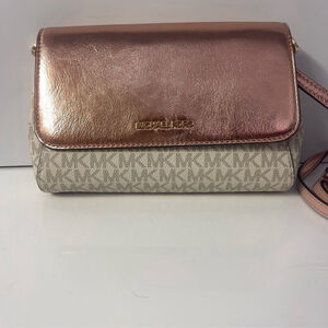 Michael Kors Jet Set MD Convertible Pouchette Crossbody Vanilla MK Pink Metallic